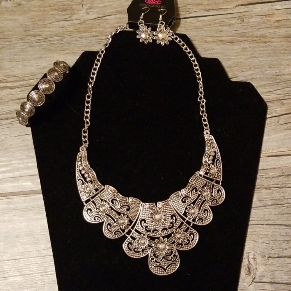 🍹3 for$30🍹Silver Statement Set